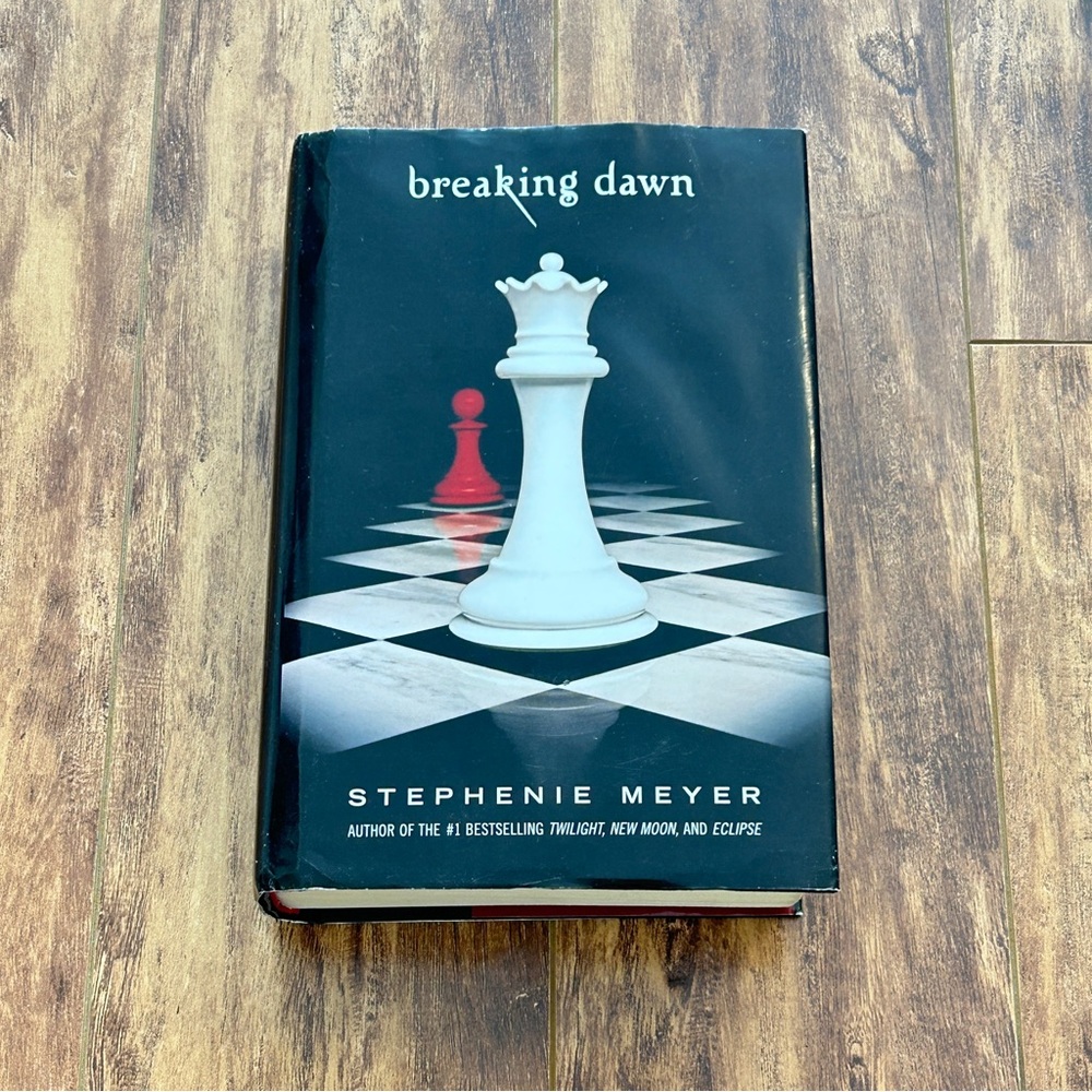 Breaking Dawn Twilight book 4 four Stephenie Meyer vampire novel romantasy Bella